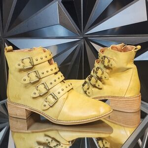 BEAST FASHION Yellow Multi-Buckle Ankle Boots